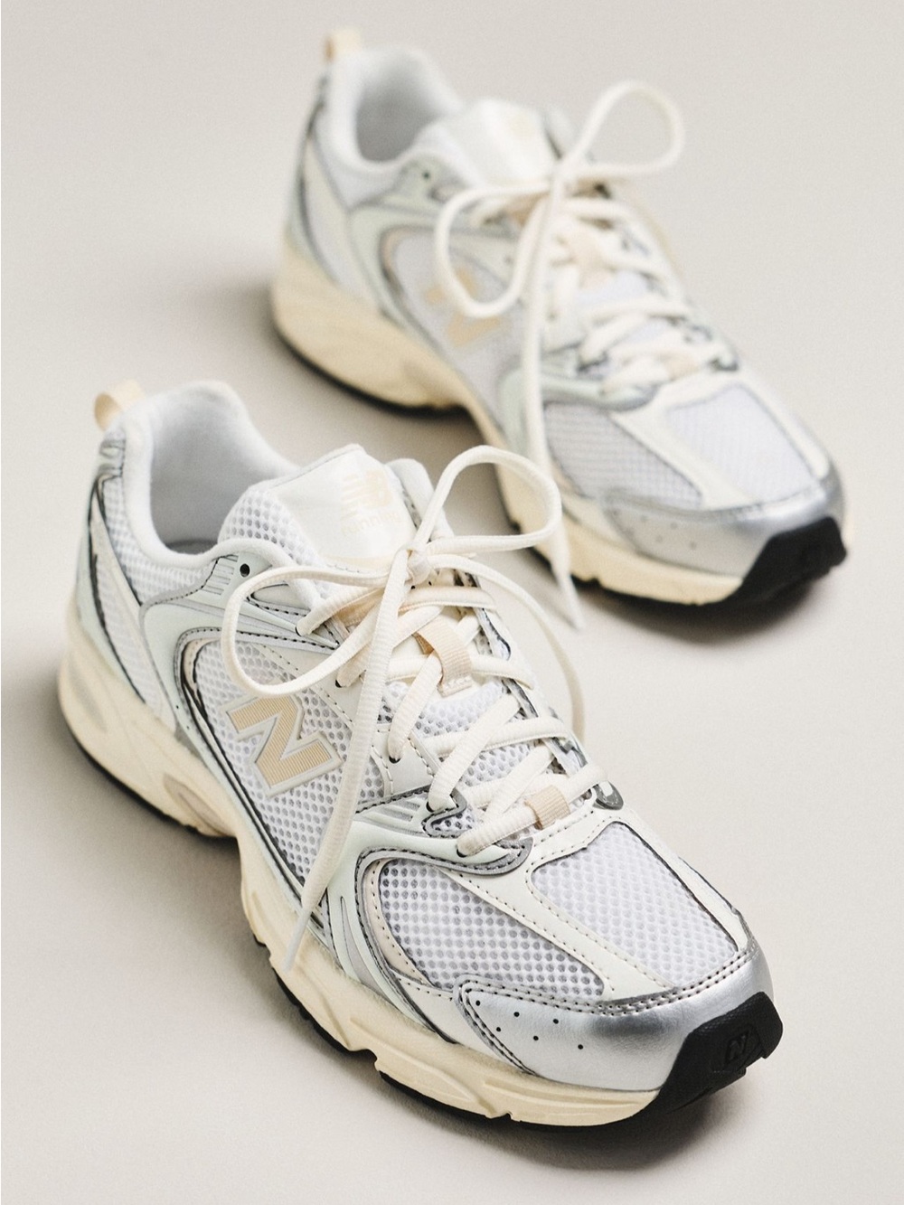 New Balance 530, silver metallic/linen, size 8, NIB